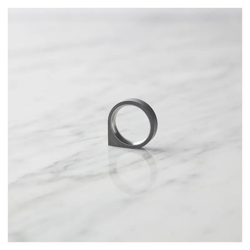 22 DESIGN STUDIO Concrete Ring - Corner Thin