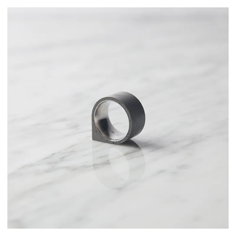 22 DESIGN STUDIO Concrete Ring - Corner