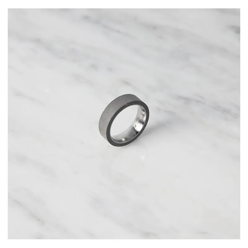 22 DESIGN STUDIO Concrete Ring - Tube Thin