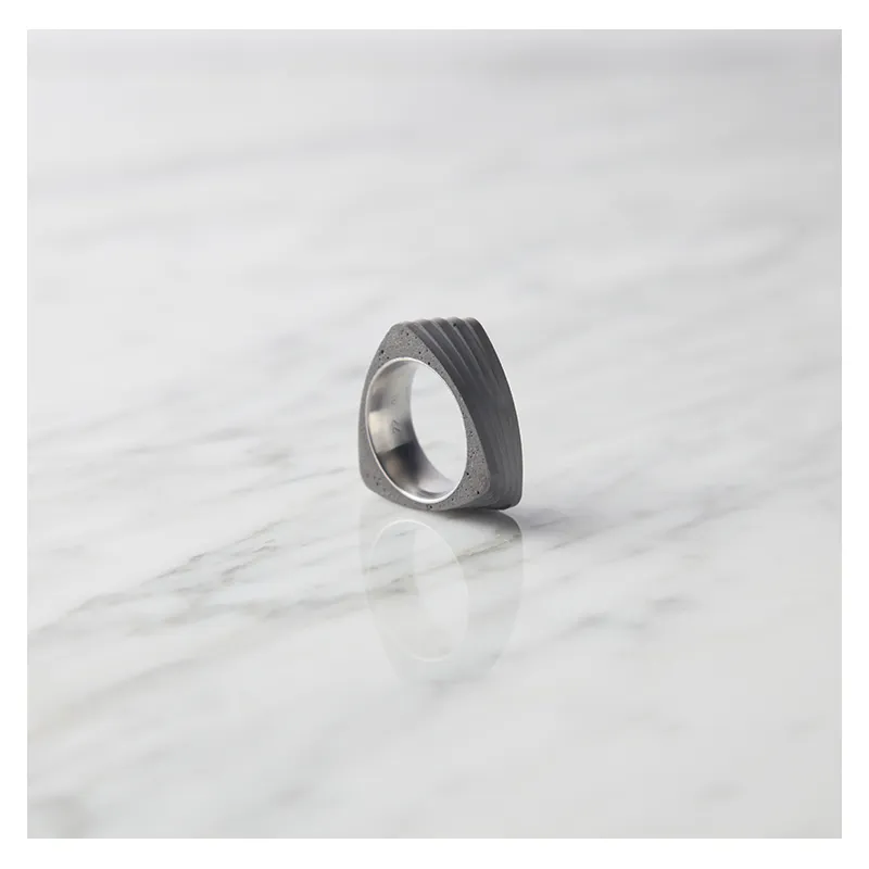 22 DESIGN STUDIO Concrete Ring - Twist