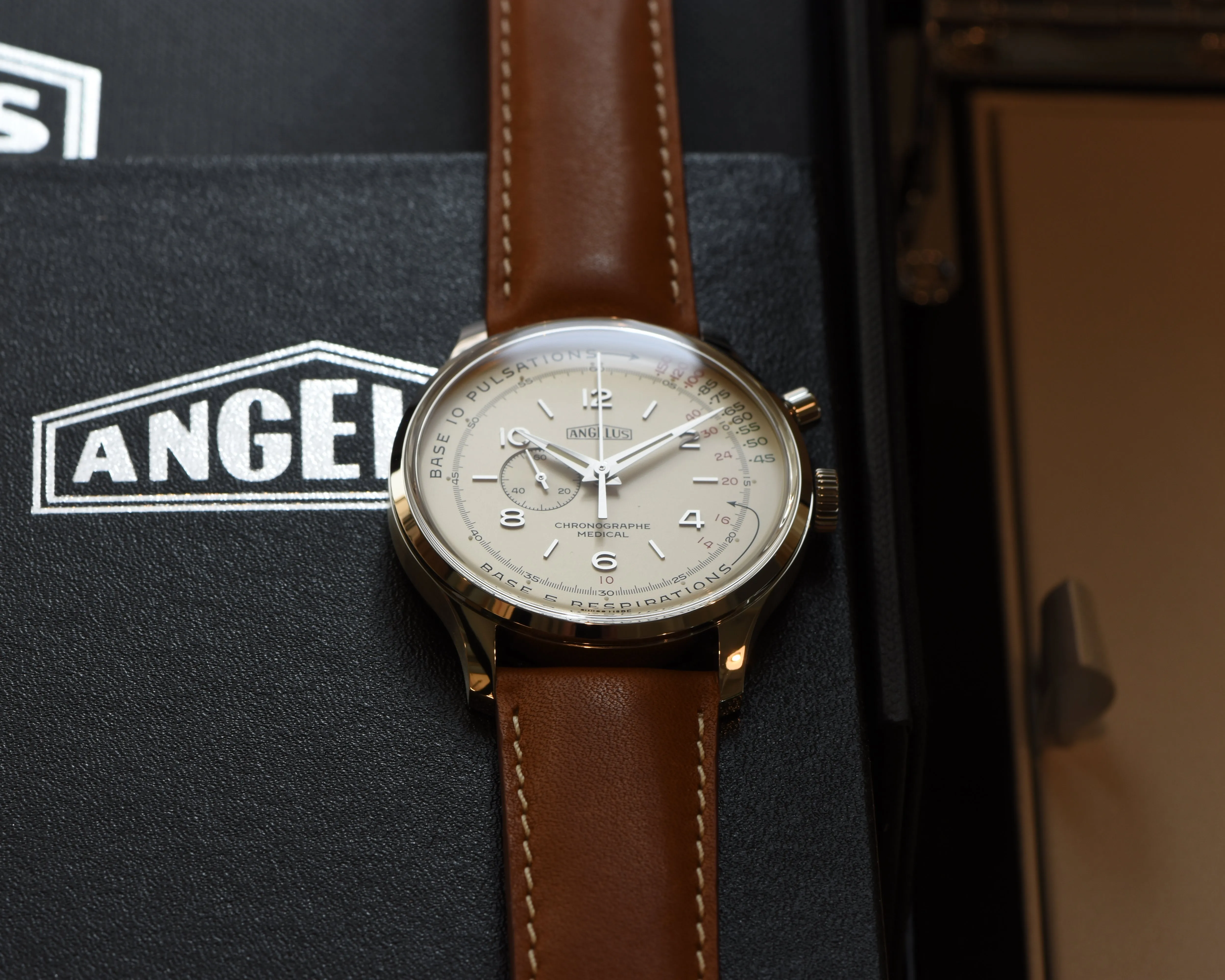 Angelus Chronographe Médical x Massena LAB