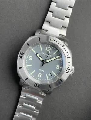 Benarus Moray Watch 40 steel grey dial numbers