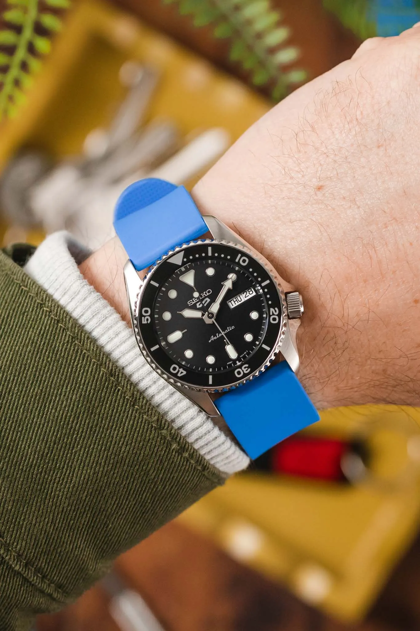 Bonetto Cinturini 270 Self-Punch Rubber Watch Strap in AZURE BLUE