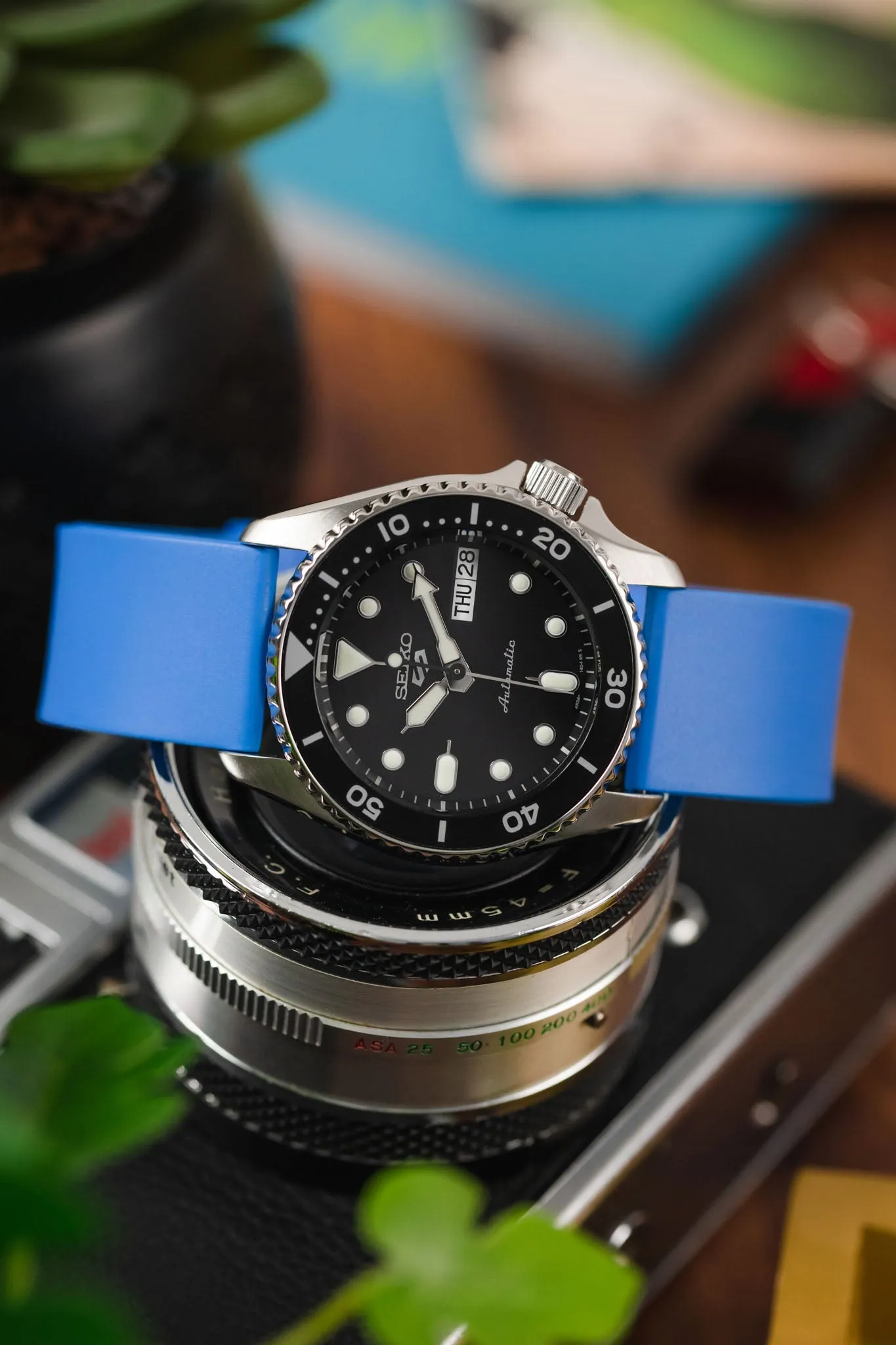 Bonetto Cinturini 270 Self-Punch Rubber Watch Strap in AZURE BLUE