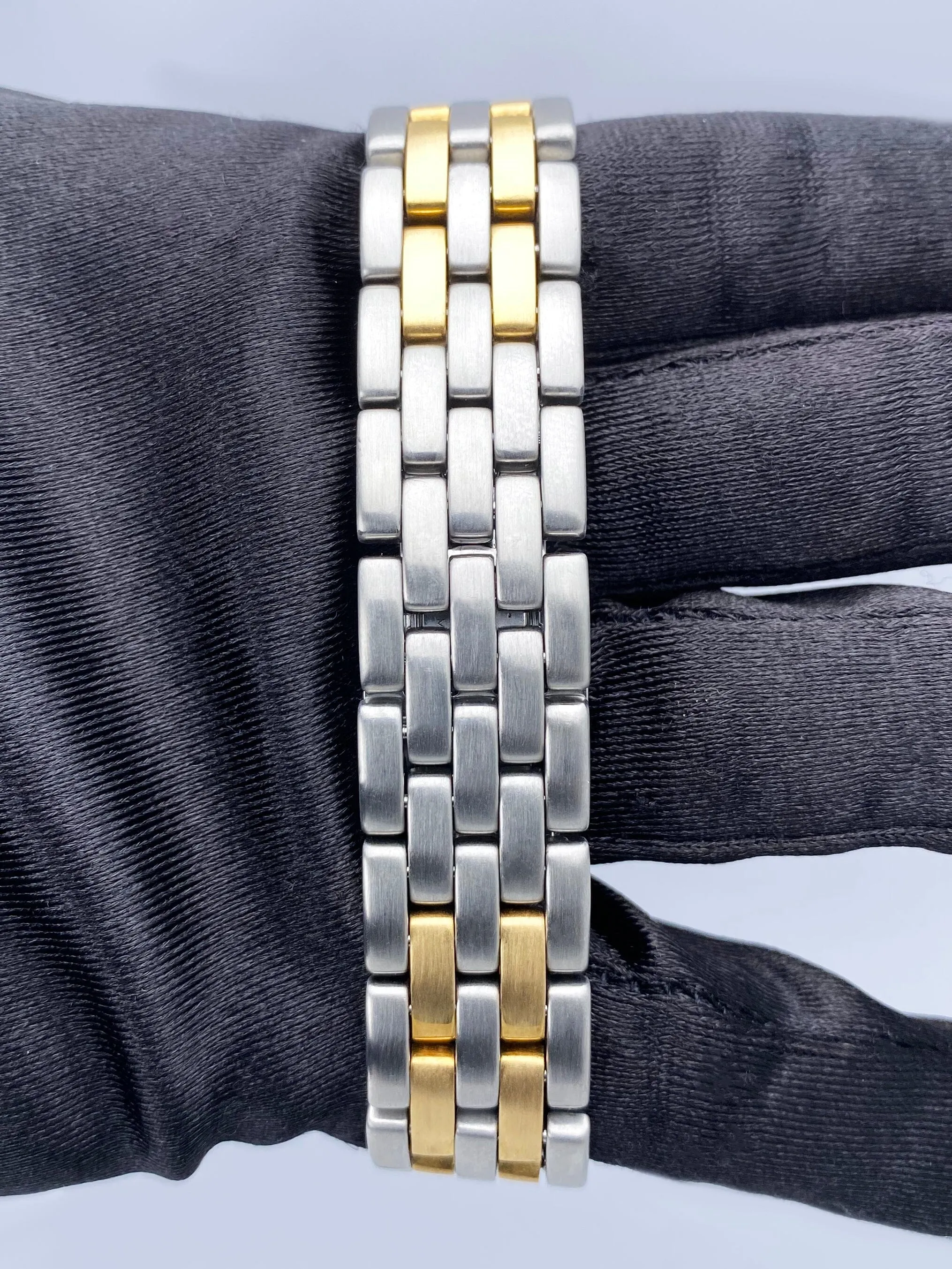 Cartier Panthere 110000R Midsize Two Row Ladies Watch