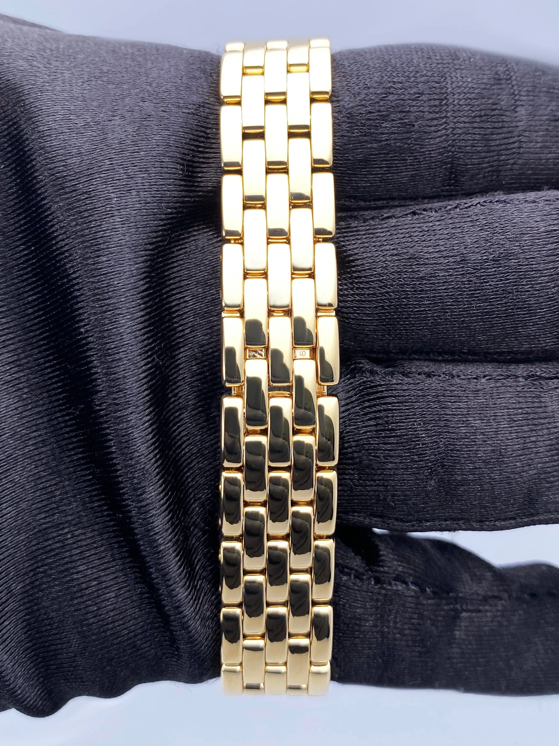 Cartier Panthere W25022B9 18K Yellow Gold Ladies Watch