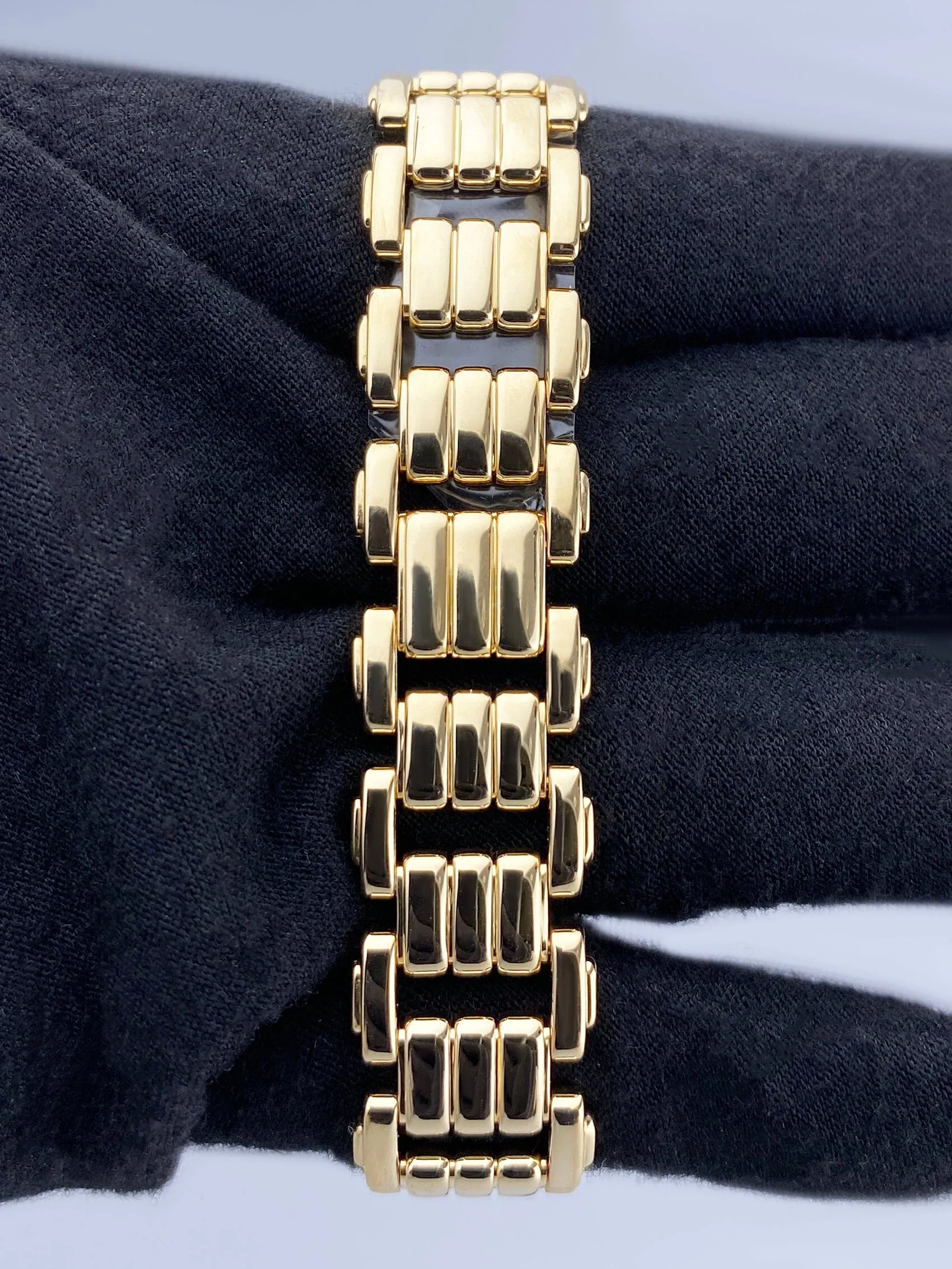 Cartier Tank Louis WA2007C8 Diamond18k Yellow Gold Ladies Watch