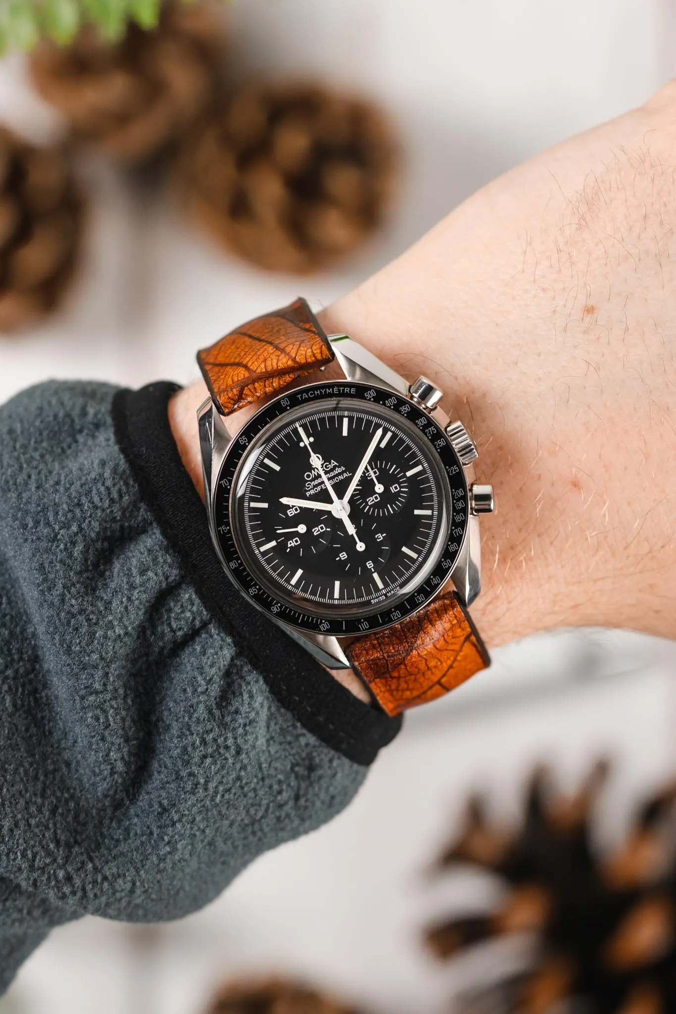 Hirsch LEAF Vegan Performance Rubber Watch Strap in BROWN