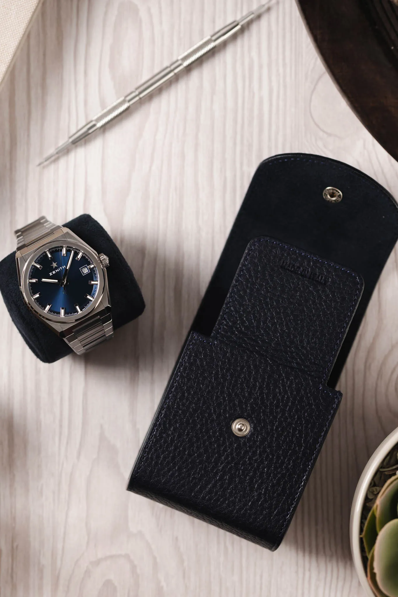 JPM Cubo Single Leather Watch Travel Case in BLUE
