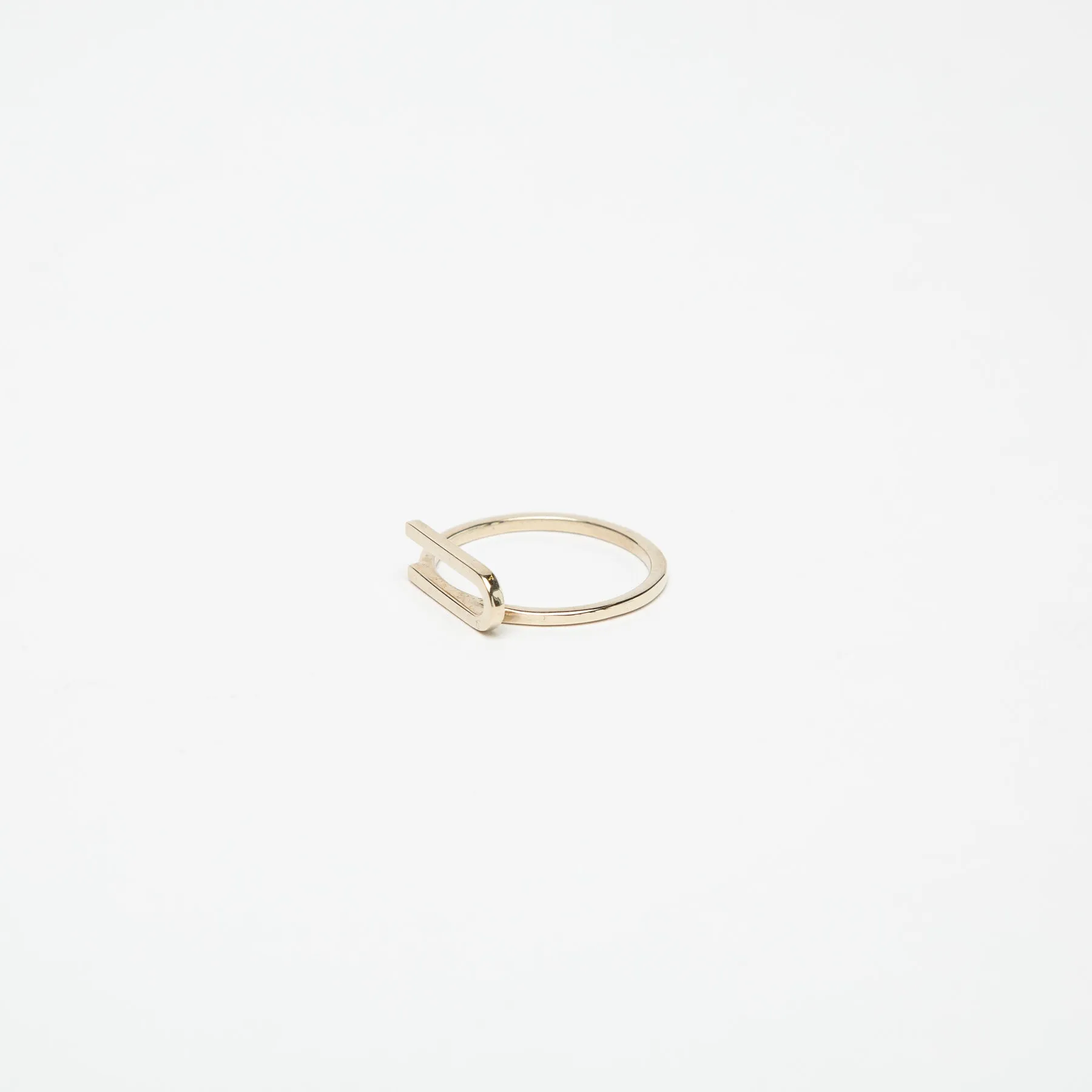 KWIT | 14K GOLD LETTER U RING