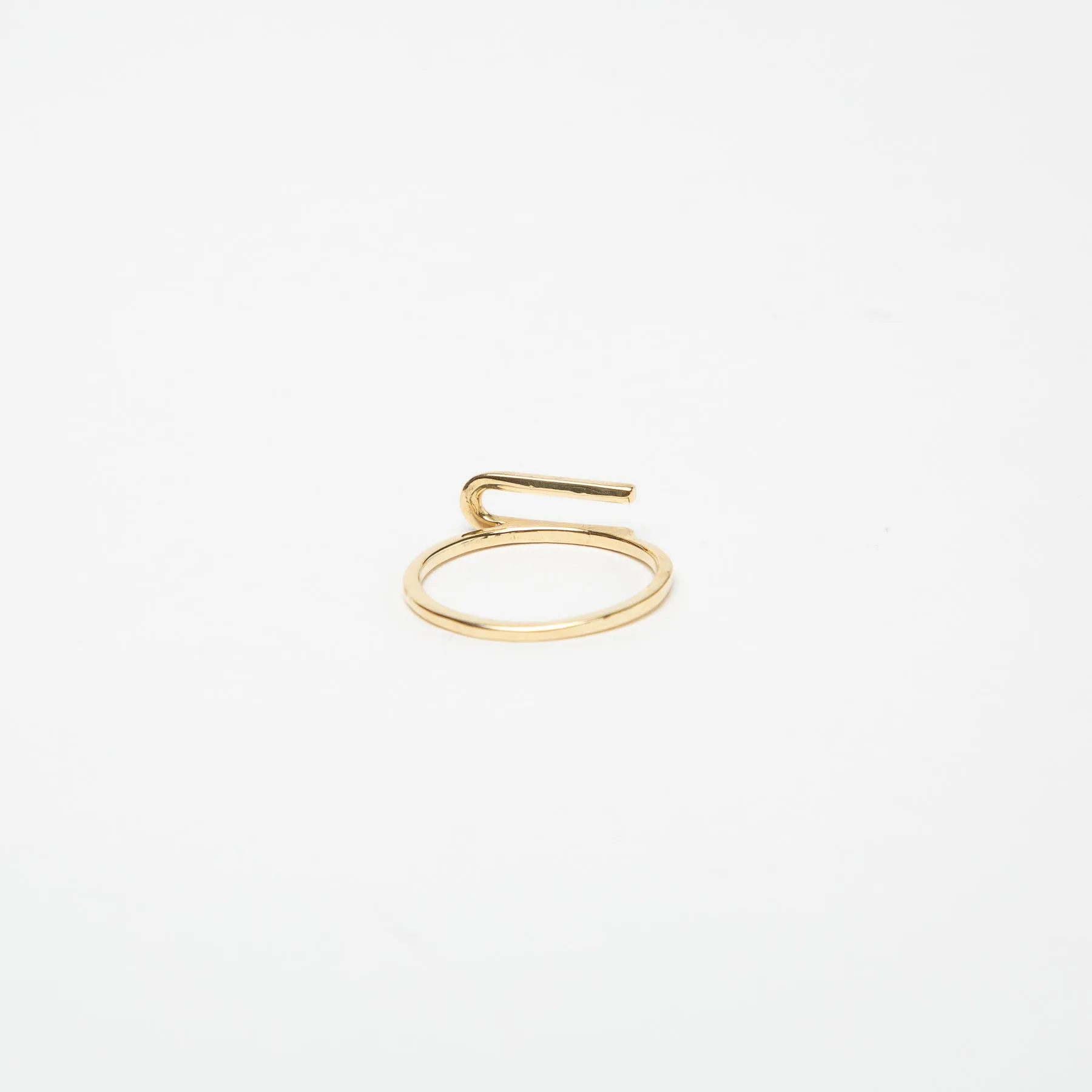 KWIT | 14K GOLD LETTER U RING