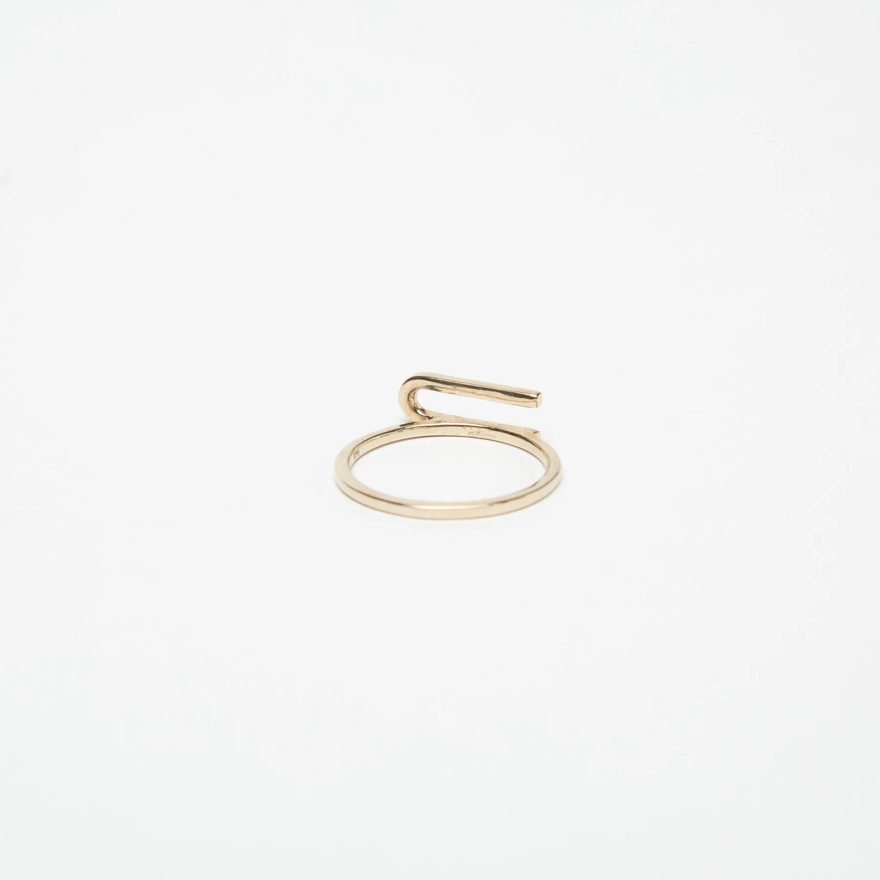 KWIT | 14K GOLD LETTER U RING