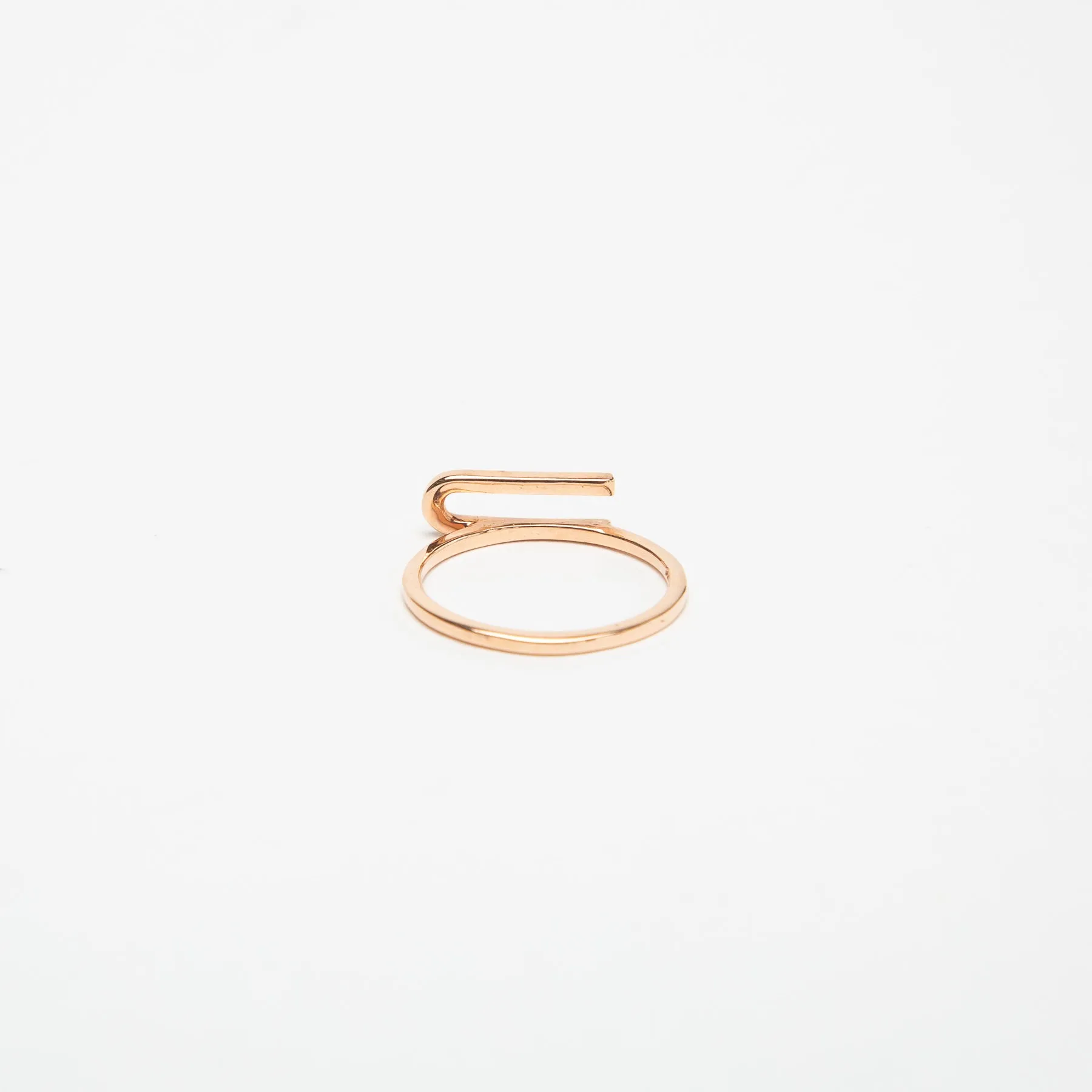 KWIT | 14K GOLD LETTER U RING