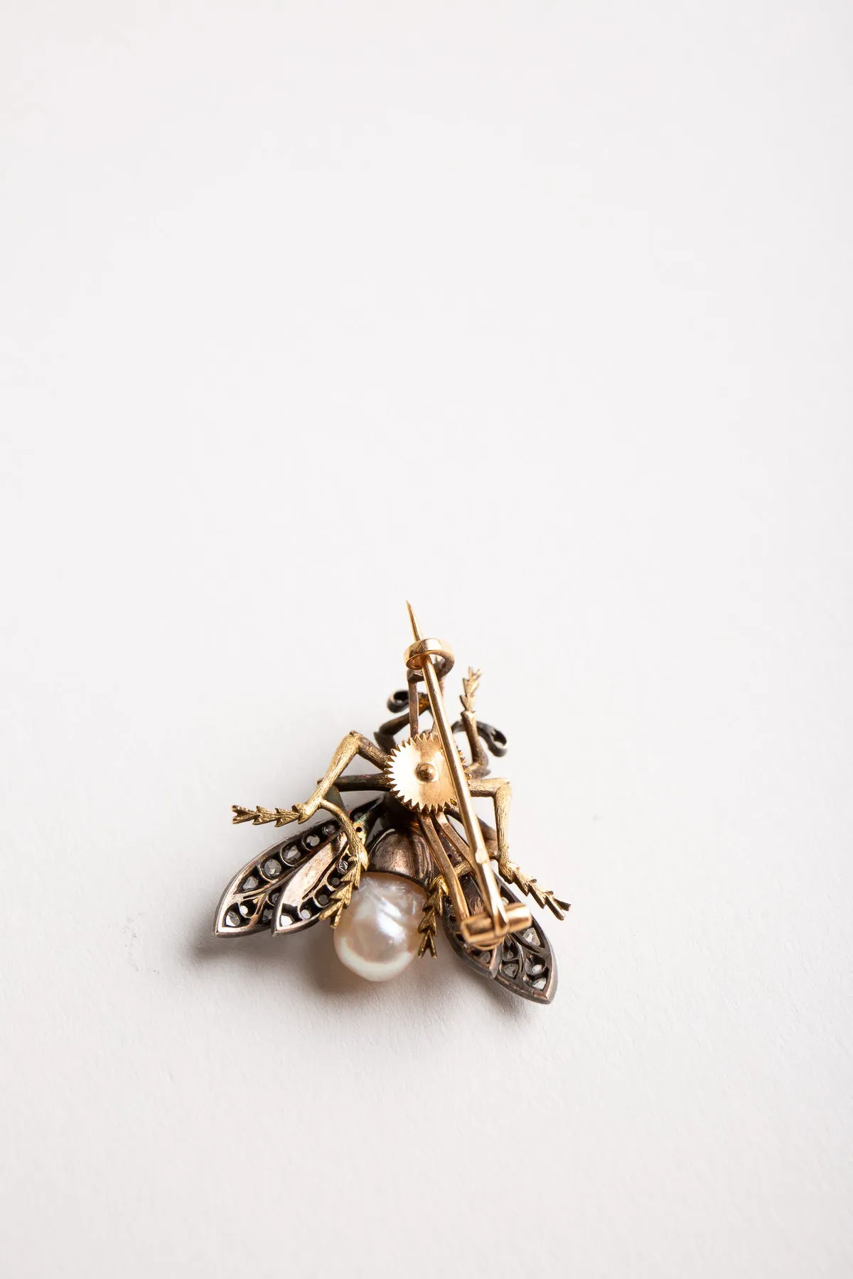 MAXFIELD PRIVATE COLLECTION | PEARL DIAMOND FLY PIN