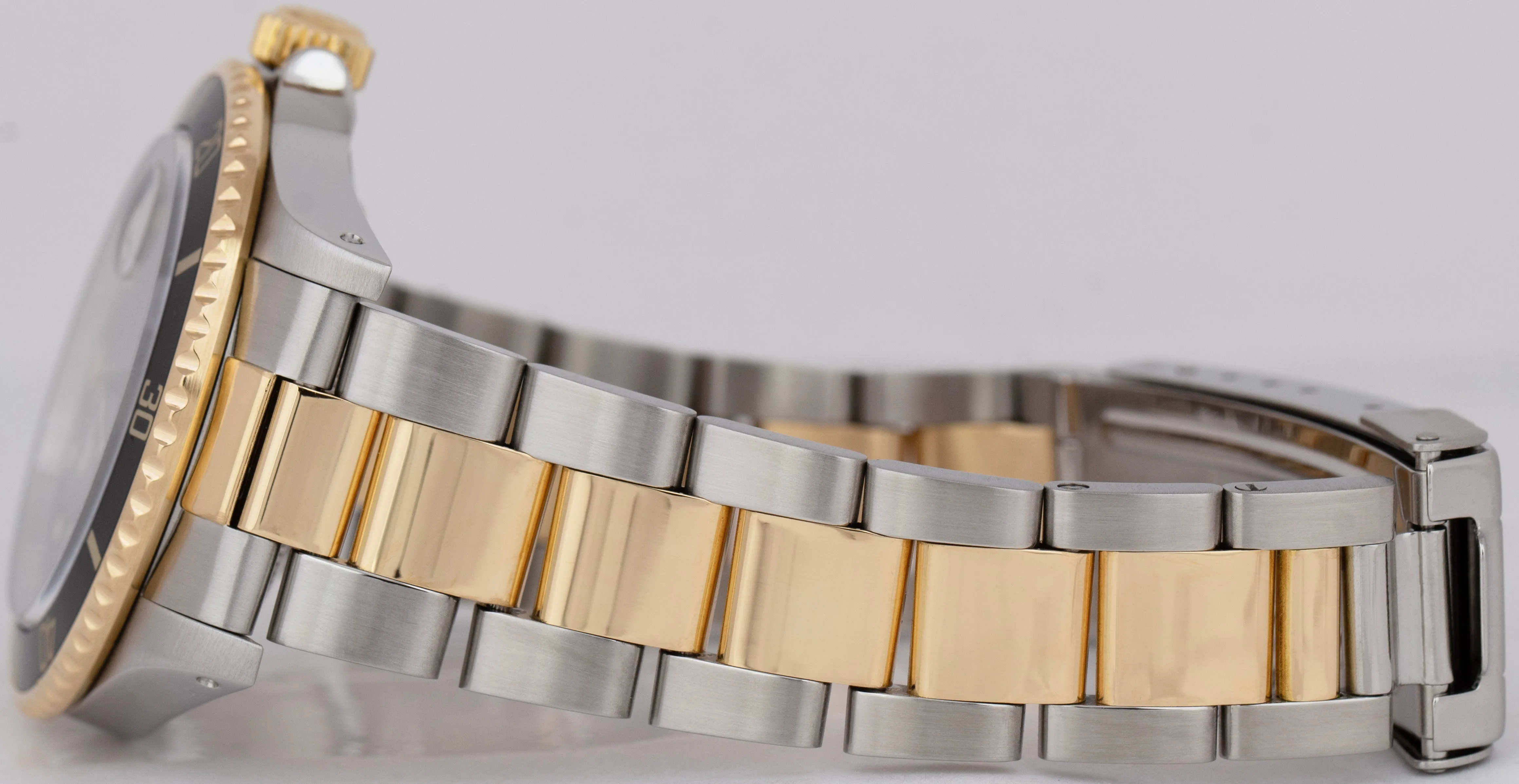Rolex Submariner Date 18K Yellow Gold Black Stainless Steel 40mm 16803 Watch