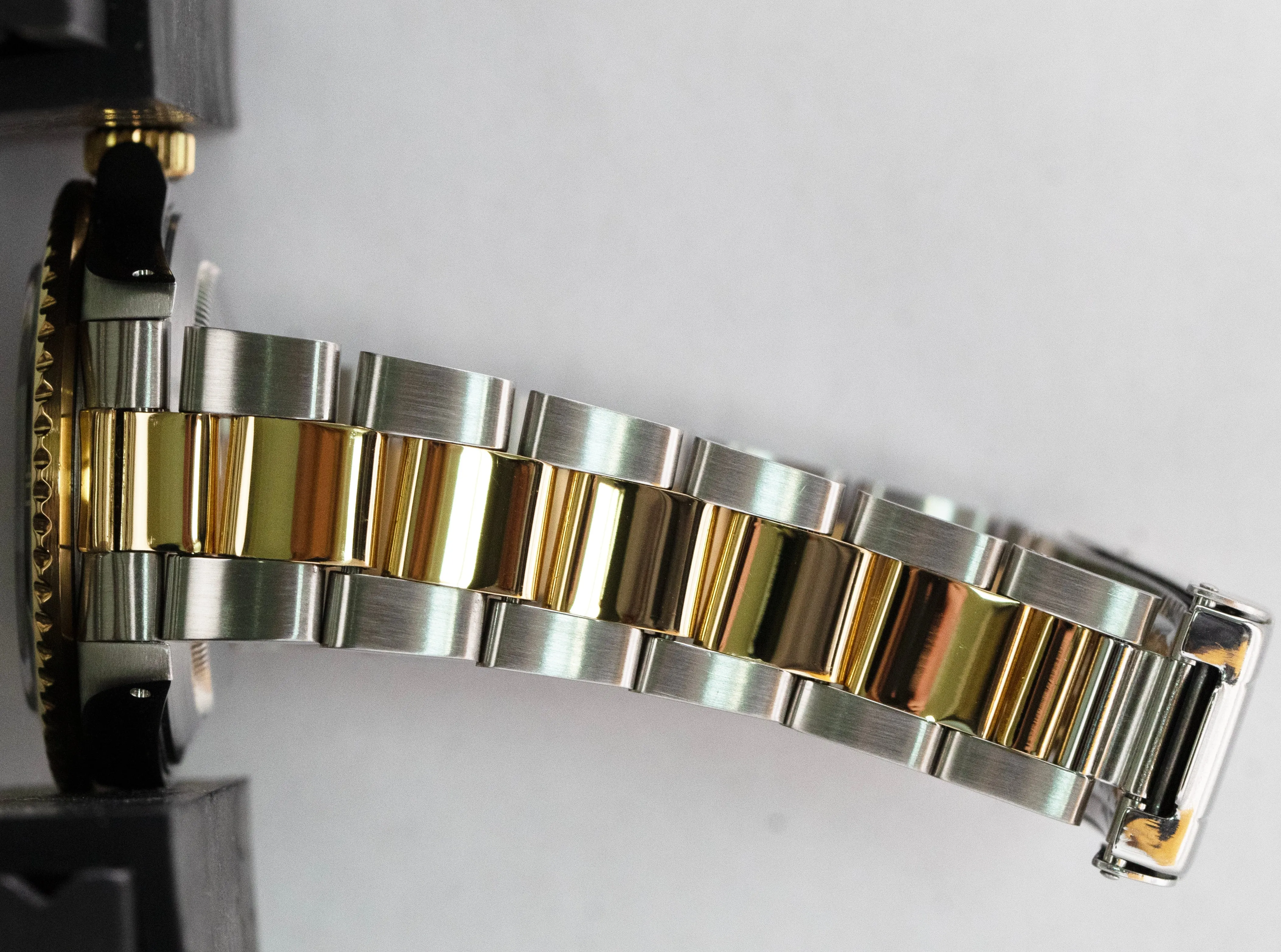 Rolex Submariner Date 18K Yellow Gold Black Stainless Steel 40mm 16803 Watch