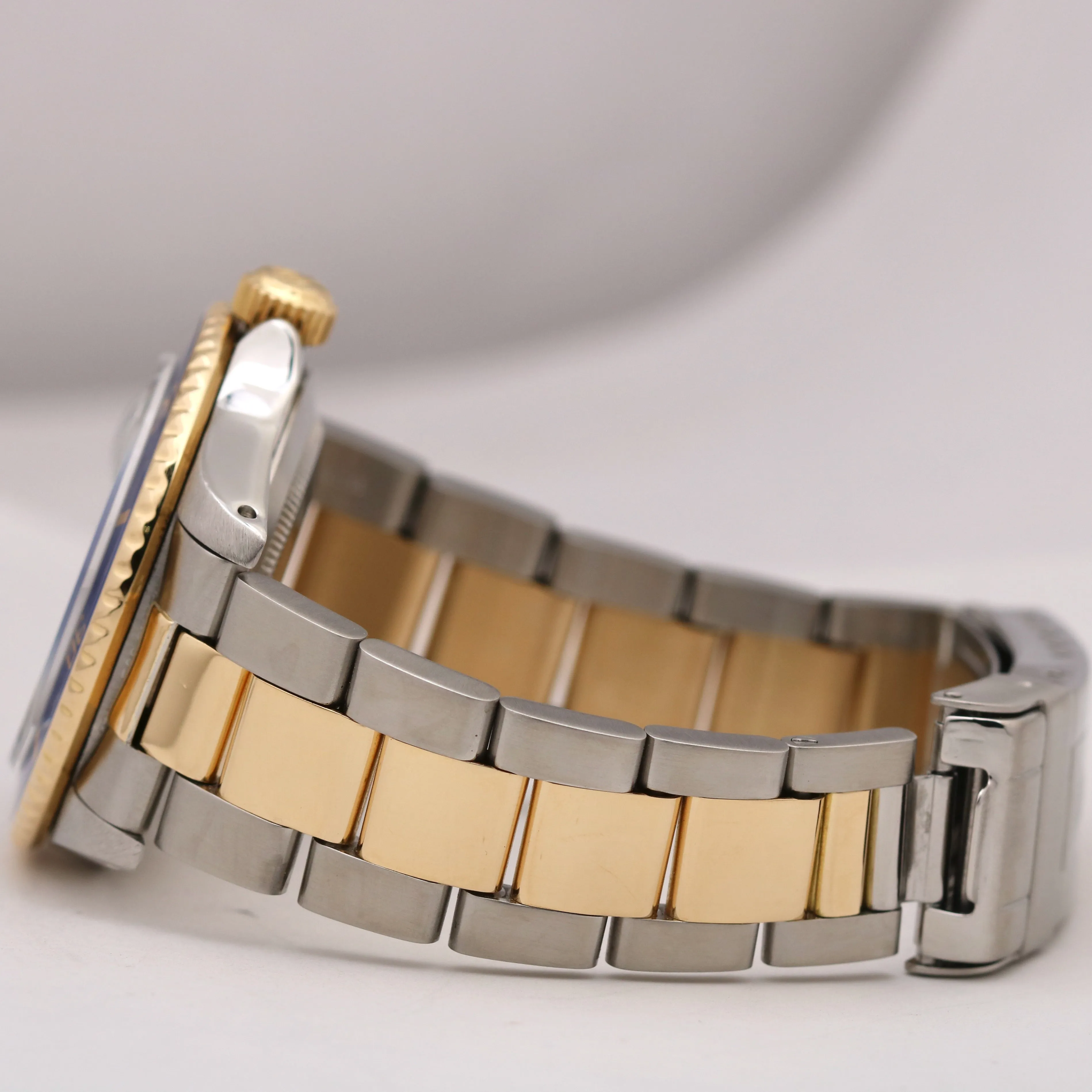 Rolex Submariner Date Blue Two-Tone 18K Yellow Gold 40mm Oyster Watch 16803