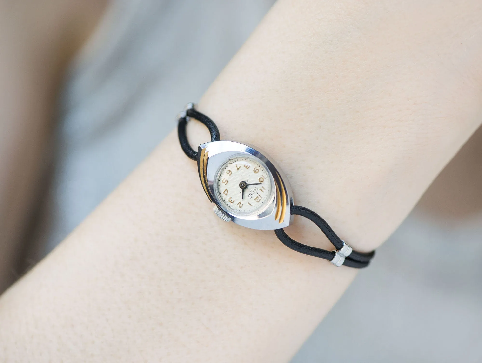 Silver eye watch for woman, Unique 50s lady watch Ray, Cocktail watch tiny, Gold plated cuts case, evening fashion watch, New leather band