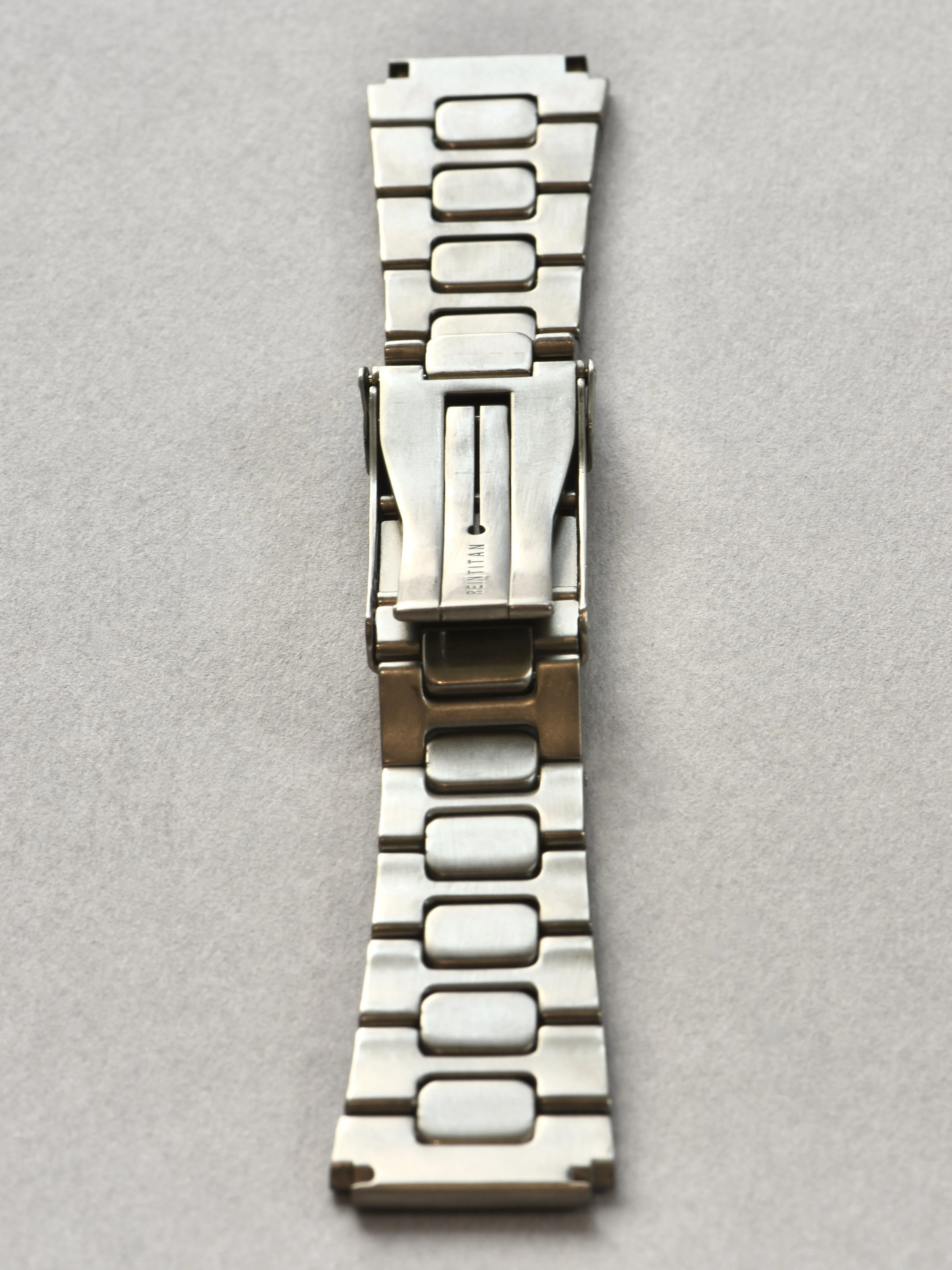 Sinn Modell 144 GMT Ti