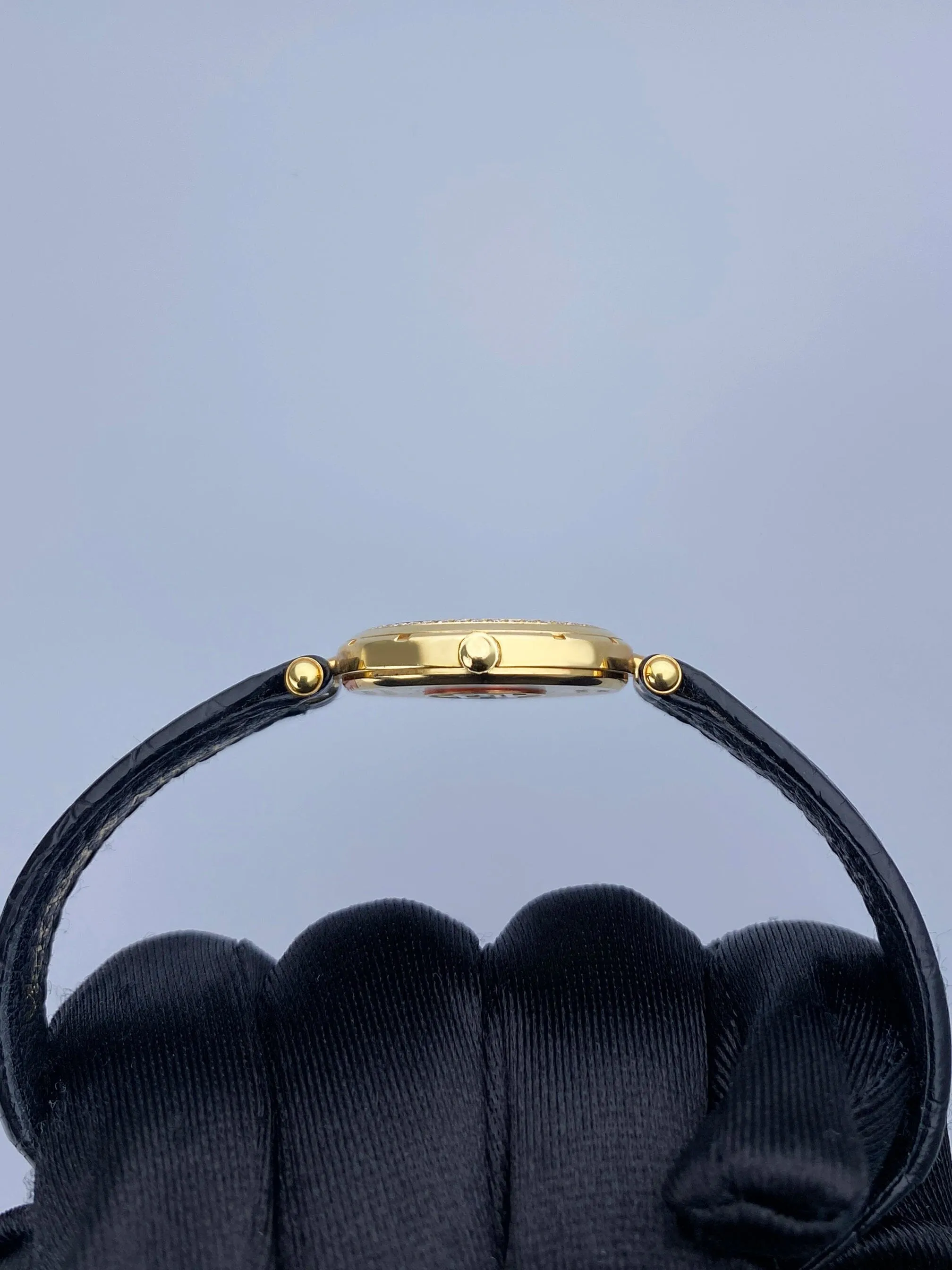 Van Cleef & Arpels La Collection 13607B1 Diamond 18K Yellow Gold Ladies Watch With Box